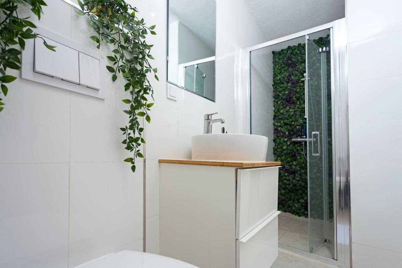 Apartment And Studios Happy Place Hvar Town Buitenkant foto