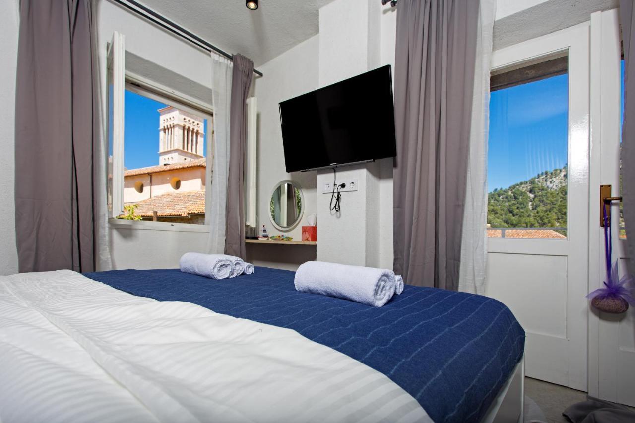 Apartment And Studios Happy Place Hvar Town Buitenkant foto