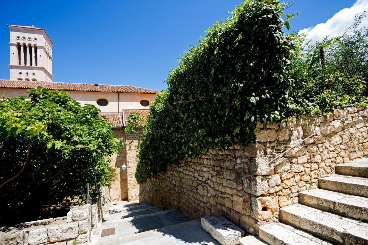 Apartment And Studios Happy Place Hvar Town Buitenkant foto